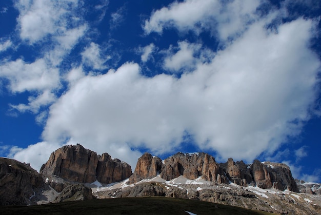 Paysage avec montagnes et ciel