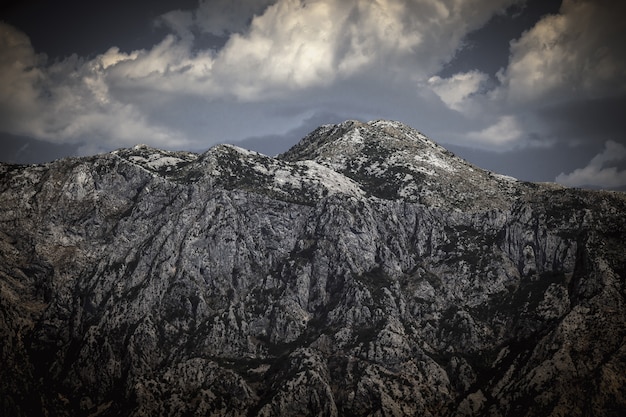 Photo paysage des montagnes durmitor au monténégro, europe. paysage de montagne. monténégro, albanie, bosnie, alpes dinariques de la péninsule balkanique. flou artistique