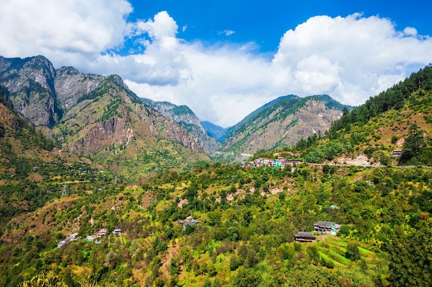 Paysage de montagnes de l'Himalaya vallée de Parvati