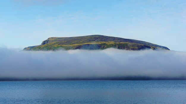 Paysage des montagnes et des nuages