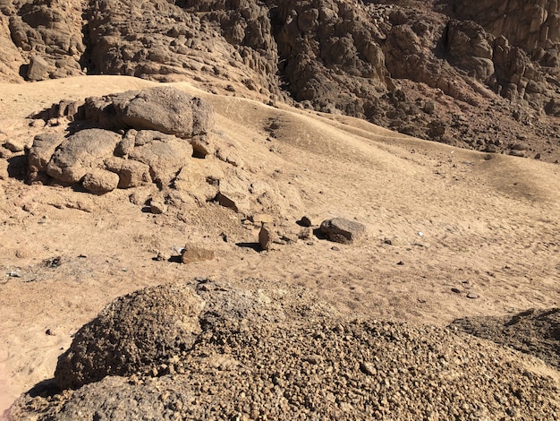 Paysage de montagnes de sable, dans le désert d'Egypte.