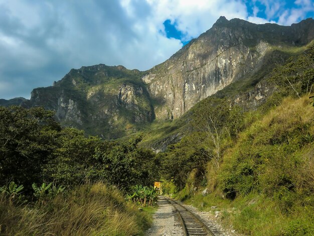 Paysage montagneux et jungle à Cusco - hauts plateaux du Pérou, altitude de 3300 mètres au-dessus de la mer