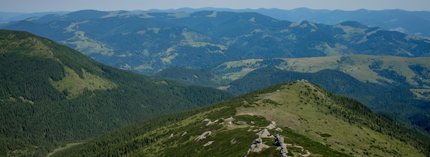 Paysage naturel de belles montagnes