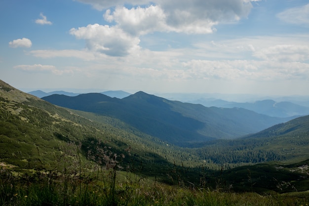 Paysage naturel de belles montagnes