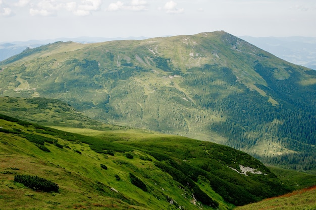 Paysage naturel de belles montagnes