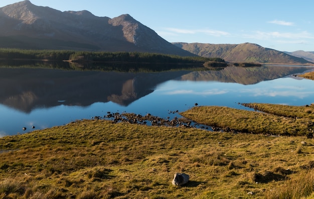 Paysage naturel du parc national du Connemara en Irlande des lacs