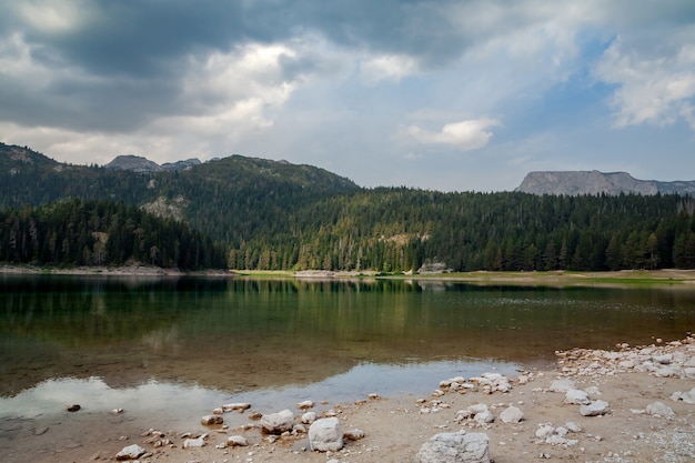 Paysage naturel. Lac de montagne, Monténégro, parc national de Durmitor