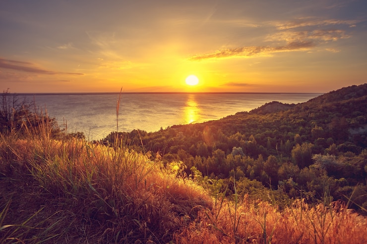 Photo paysage naturel majestueux avec ciel coucher de soleil