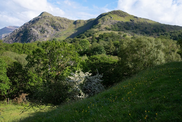 Le paysage naturel avec montagne avec deux collines au Pays de Galles à Snowdonia