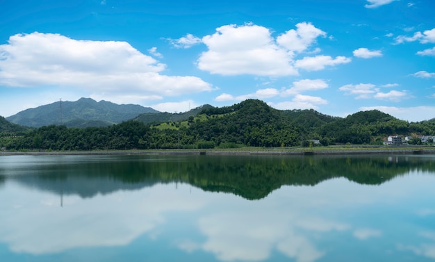 Paysage naturel et paysages lacustres du lac Qiandao à Hangzhou