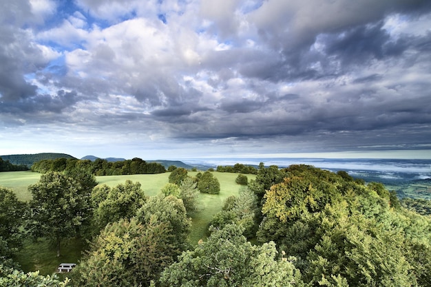 Paysage avec des nuages