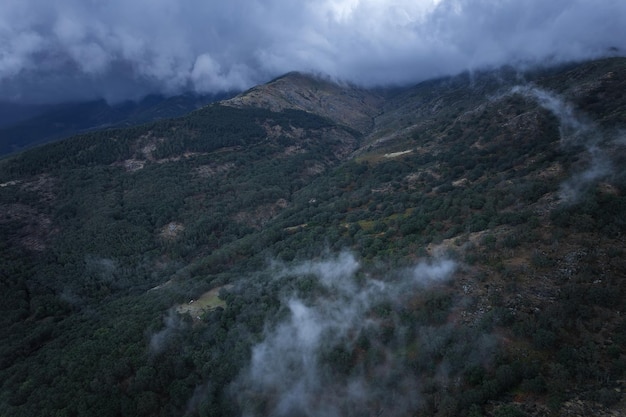 Paysage nuageux dans la Valle del Ambroz Estrémadure Espagne