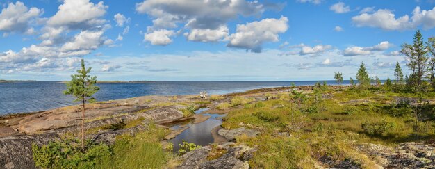 Paysage panoramique de la côte de la mer Blanche