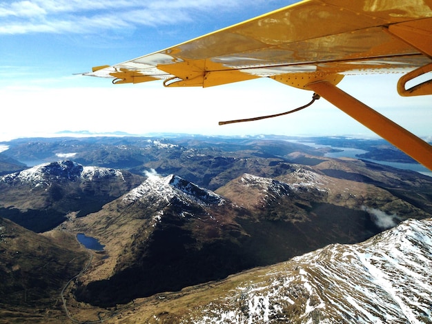 Photo paysage rocheux vu depuis un avion