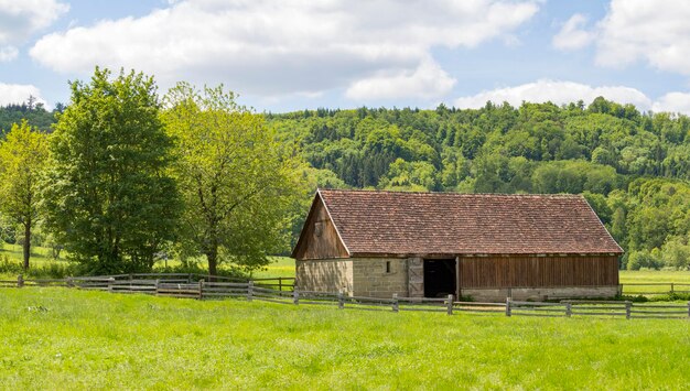 paysage rural avec grange