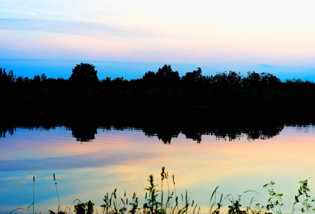 Paysage de silhouette de rivière horizontale backgroundhd