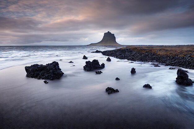 Paysage de soirée pittoresque de la plage déserte solitaire de l'islande