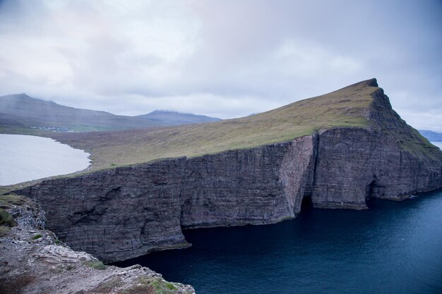 Photo paysage spectaculaire des îles féroé la nature des îles féroé dans l'atlantique nord