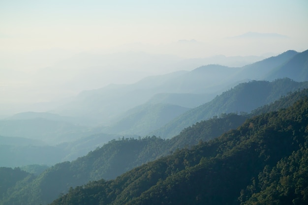 Paysage de la Thaïlande avec des nuages lever de soleil belle vue