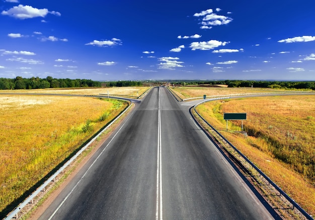 Paysage de transport routier de voyage d'automne