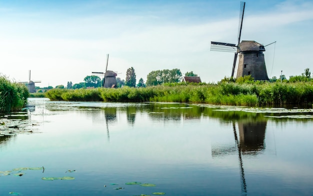 Paysage typiquement hollandais à Alkmaar aux Pays-Bas