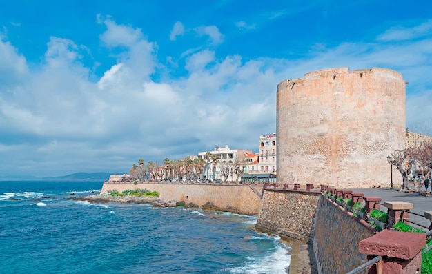 Paysage urbain d'Alghero un jour venteux