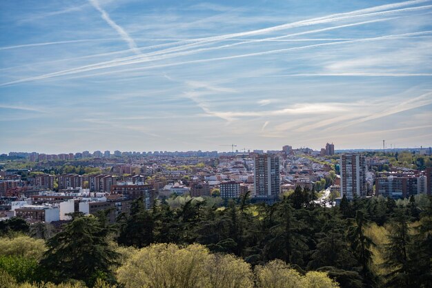 Photo le paysage urbain contre le ciel de madrid