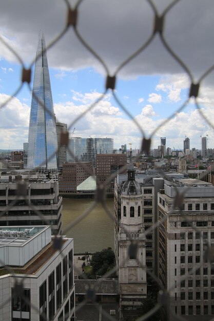 Photo le paysage urbain contre le ciel