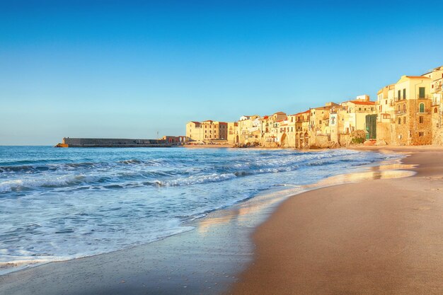 Paysage urbain à couper le souffle de la ville de Cefalu