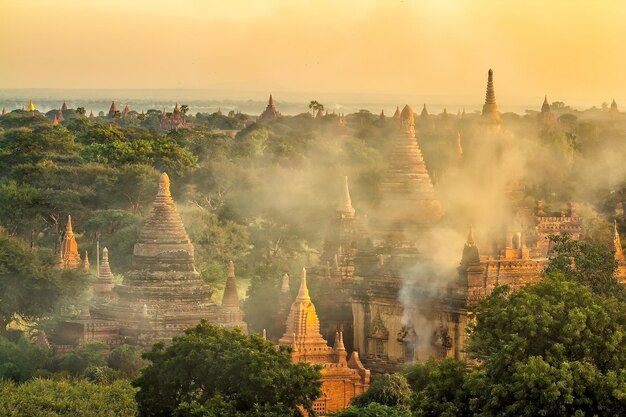 Paysage Urbain Du Centre-ville De Bagan City Du Myanmar Au Coucher Du Soleil