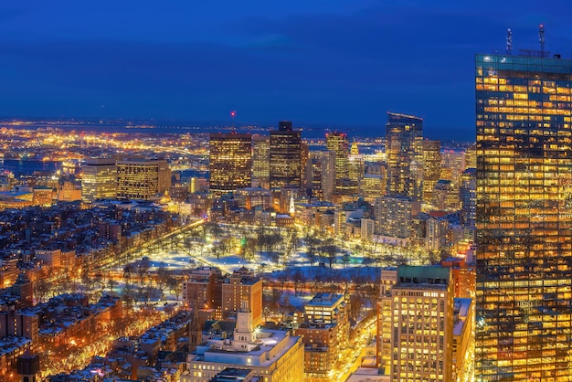 Paysage urbain du centre-ville de Boston, Massachusetts, États-Unis, au coucher du soleil