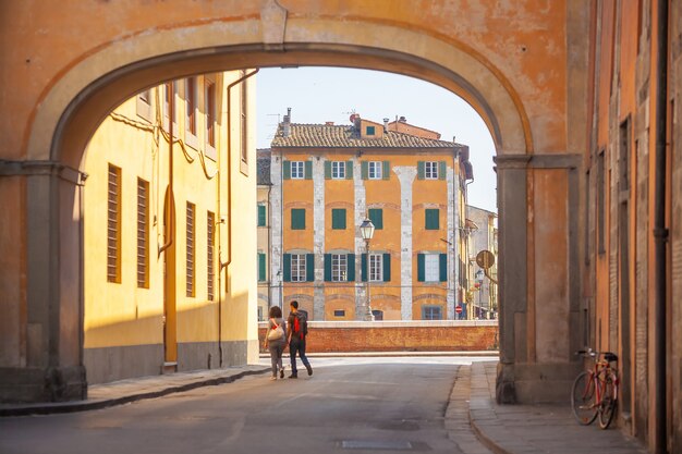 Paysage urbain du centre-ville de Pise en Italie. Célèbre attraction touristique