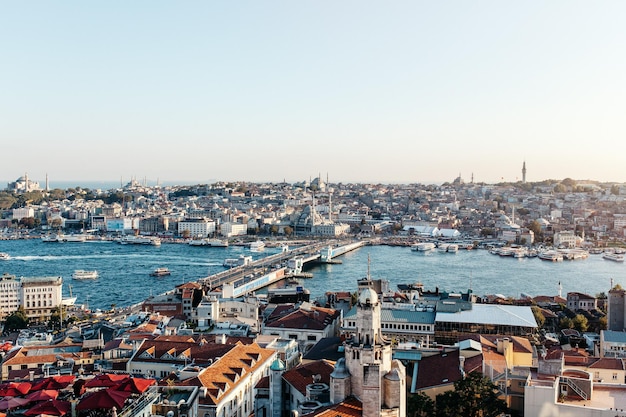 Photo le paysage urbain d'istanbul avec le bosphore