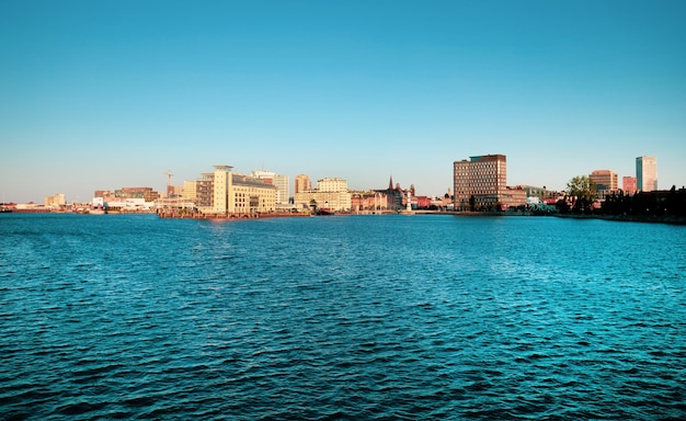 Paysage urbain de Malmö depuis le port
