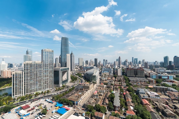 Paysage urbain moderne de tianjin en Chine pendant la journée