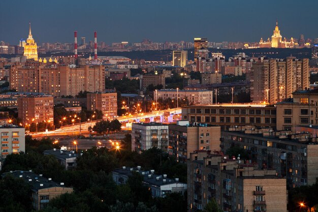Paysage urbain de Moscou de nuit