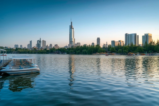 Paysage urbain par le lac Xuanwu à Nanjing Chine