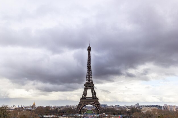 Le paysage urbain de Paris avec la tour Eiffel