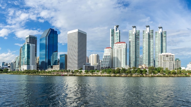 Paysage urbain quartier d&#39;affaires réflexion urbaine paysage panoramique Bangkok Thaïlande