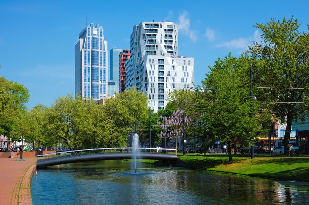 Paysage urbain de Rotterdam avec maisons modernes