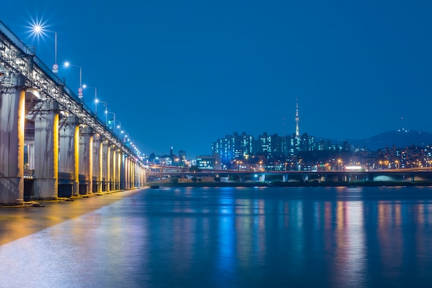 paysage urbain de Séoul la nuit