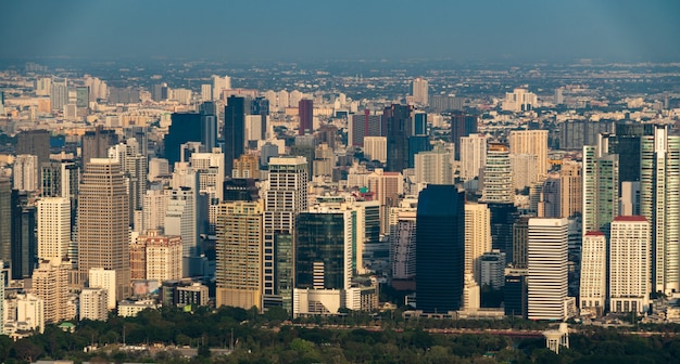 Paysage urbain et les toits de la ville de Bangkok, Thaïlande.