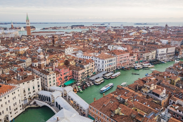 Paysage urbain de Venise au moment du soir. Vue aérienne