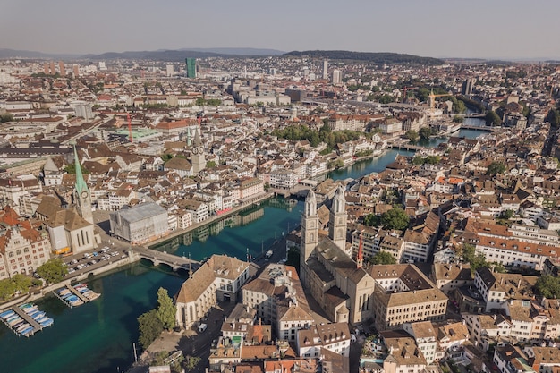 Paysage urbain de Zurich, la plus grande ville de Suisse. Vue aérienne