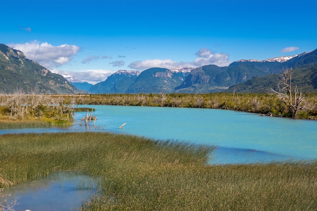 Paysage de la vallée de la rivière Murta avec vue magnifique sur les montagnes, Patagonie, Chili, Amérique du Sud