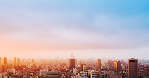 Paysage de la ville de Taipei avec l&#39;heure du coucher du soleil.