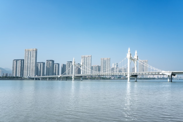 Paysage de la ville de Zhuhai et paysage du pont de Baishi sur le littoral