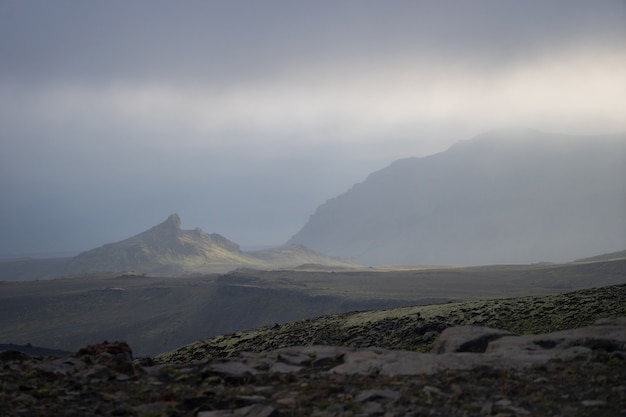 Paysage volcanique sur le sentier de randonnée Fimmvorduhals. Islande.