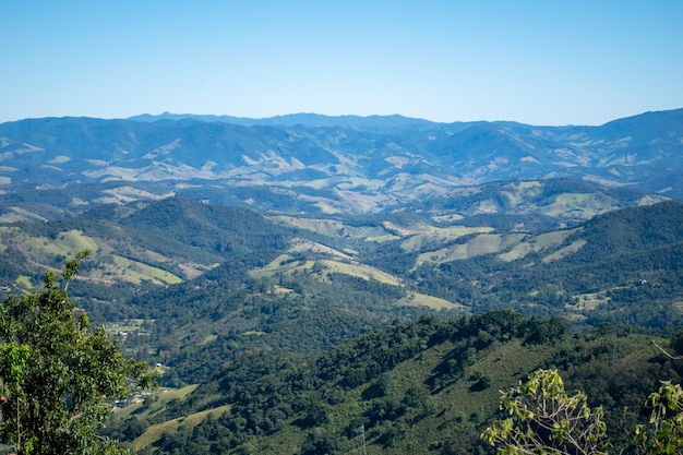 Paysage avec vue sur les montagnes de Mantiqueira