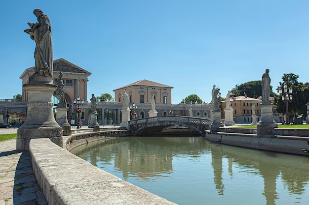 Paysage de vue sur Prato della Valle à Padoue en Italie